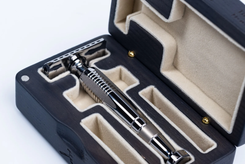 Т-образная бритва с закрытым срезом Lambda Razors Athena Titanium фото 7