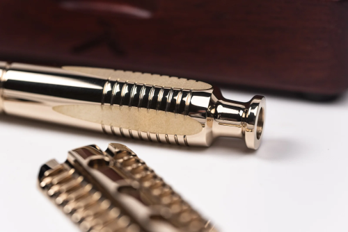 Т-образная бритва с закрытым срезом Lambda Razors Athena Bronze фото 13