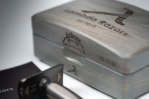 Т-образная бритва с закрытым срезом Lambda Razors Athena Stainless Steel DLC Satin фото 4