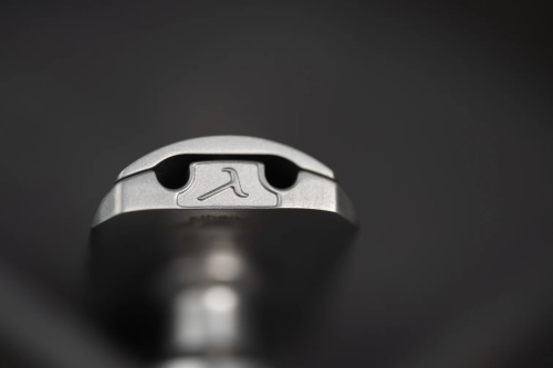 Т-образная бритва с закрытым срезом Lambda Razors Athena Titanium Satin фото 6