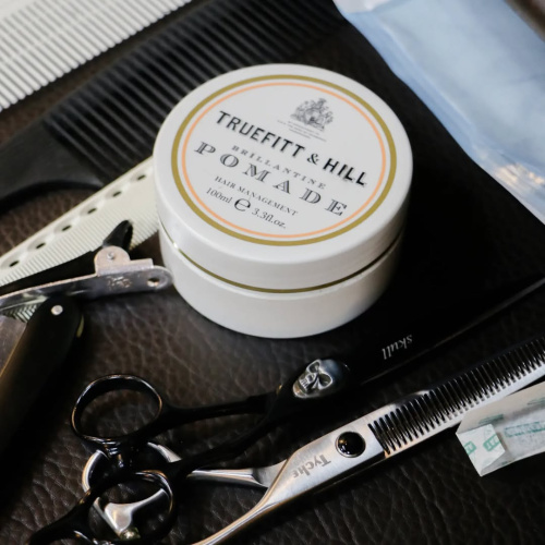 Глянцевая помада для укладки волос сильной фиксации Truefitt&Hill Brillantine Pomade, 100 мл фото 3