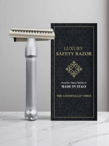 Т-образная бритва с косым срезом The Goodfellas' Smile Legione Slant
