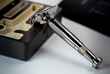 Т-образная бритва с закрытым срезом Lambda Razors Athena Titanium