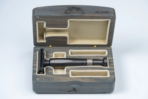 Т-образная бритва с закрытым срезом Lambda Razors Athena Stainless Steel DLC Satin фото 2