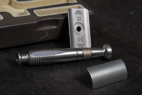 Т-образная бритва с закрытым срезом Lambda Razors Athena Titanium Satin фото 2