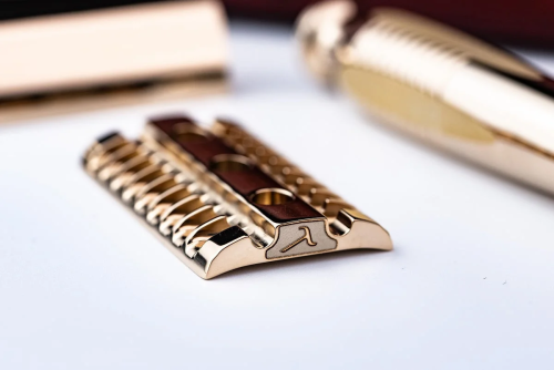 Т-образная бритва с закрытым срезом Lambda Razors Athena Bronze фото 5