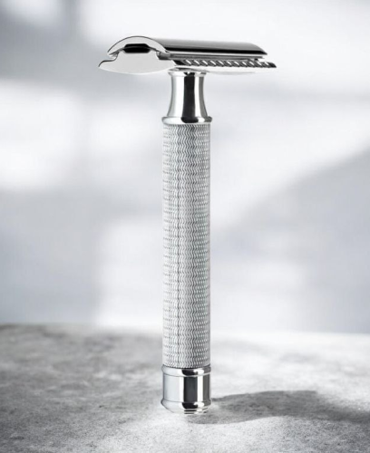 Т-образная бритва с закрытым срезом The Goodfellas' Smile Cliffhanger