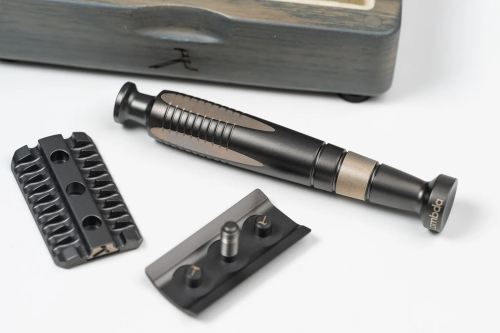 Т-образная бритва с закрытым срезом Lambda Razors Athena Stainless Steel DLC Satin фото 7