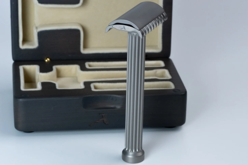 Т-образная бритва с открытым срезом Lambda Razors Ares v2 Titanium Satin Finish фото 9