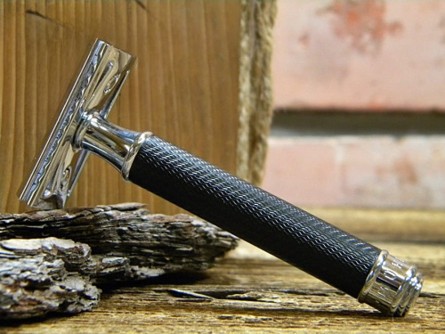 Т-образная бритва с закрытым срезом Muehle Traditional R89, черный хром фото 2