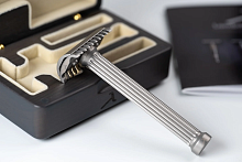 Т-образная бритва с открытым срезом Lambda Razors Ares v2 Titanium Satin Finish