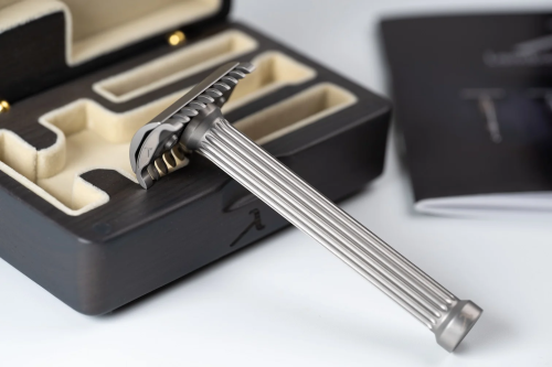 Т-образная бритва с открытым срезом Lambda Razors Ares v2 Titanium Satin Finish