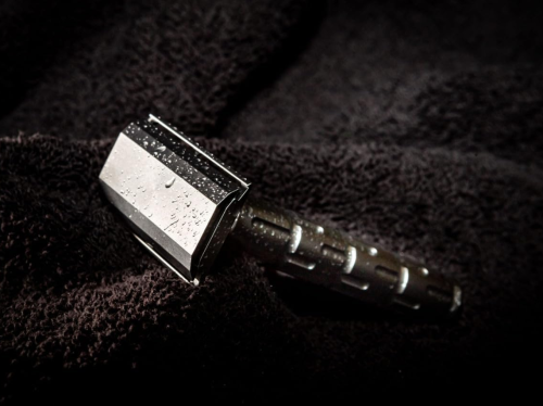 Т-образная бритва с закрытым срезом The Goodfella's Smile Syntesi, нержавеющая сталь фото 3