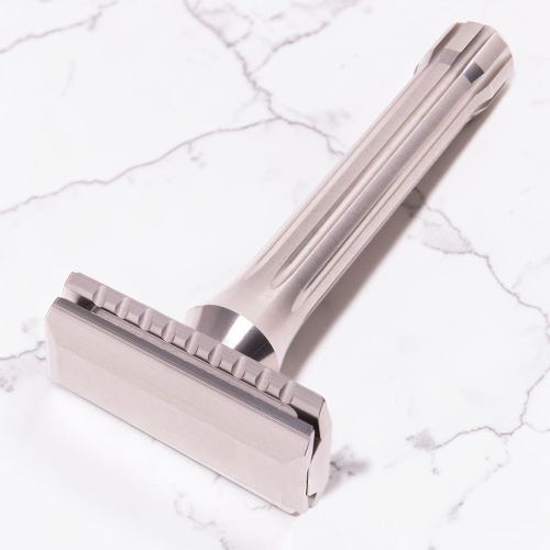 Т-образная бритва с закрытым срезом Blackland Blackbird Stainless Steel Safety Bar, Machined Finish